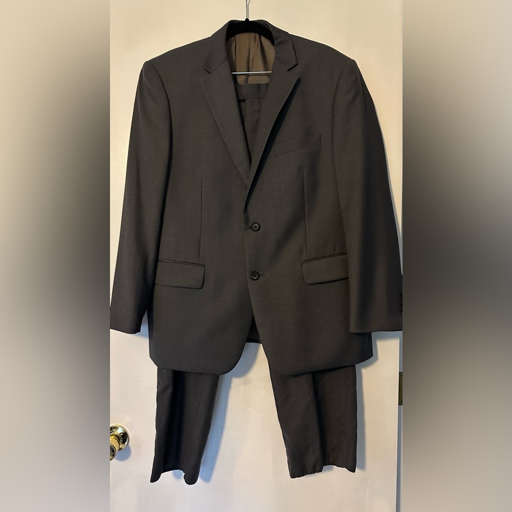 Men’s Renoir suit, gray.